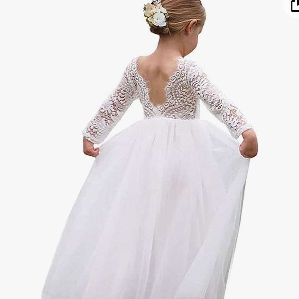 Flower Girl dress.Beautiful scoop neck dress with a lace bodice and tulle skirt!